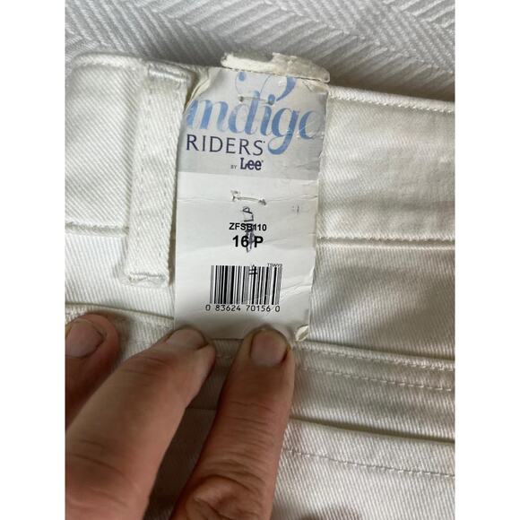 Riders by Lee Indigo Women’s White Jeans Size 16P NWT Flaw Straight Leg - Picture 3 of 8